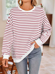 classic sweatshirt in black with crew neck